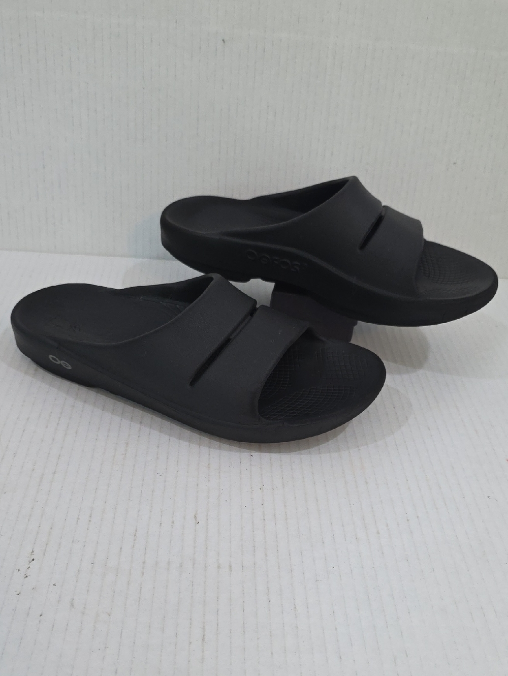 OOFOS Womens Black Slip-On Recovery Slides Size 8